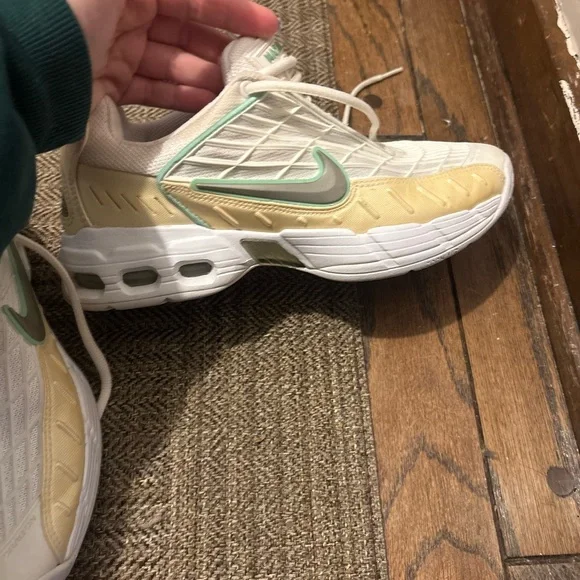 Lightly Loved Off-White Nike Max Air, Size 8.5  - yelllow and blue detailing - Picture 8 of 9